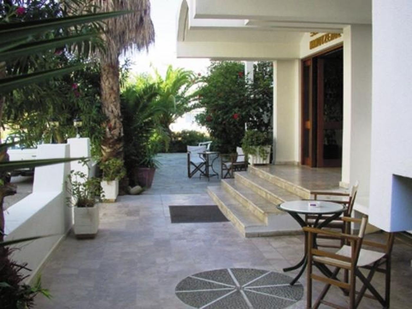 Mamouzelos Apartments