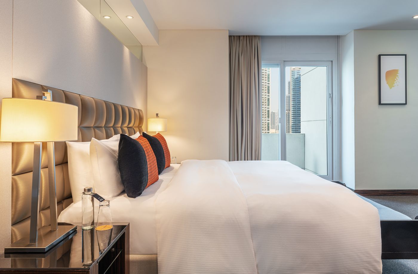 Bonnington-Jumeirah-Lakes-Towers-Room-20