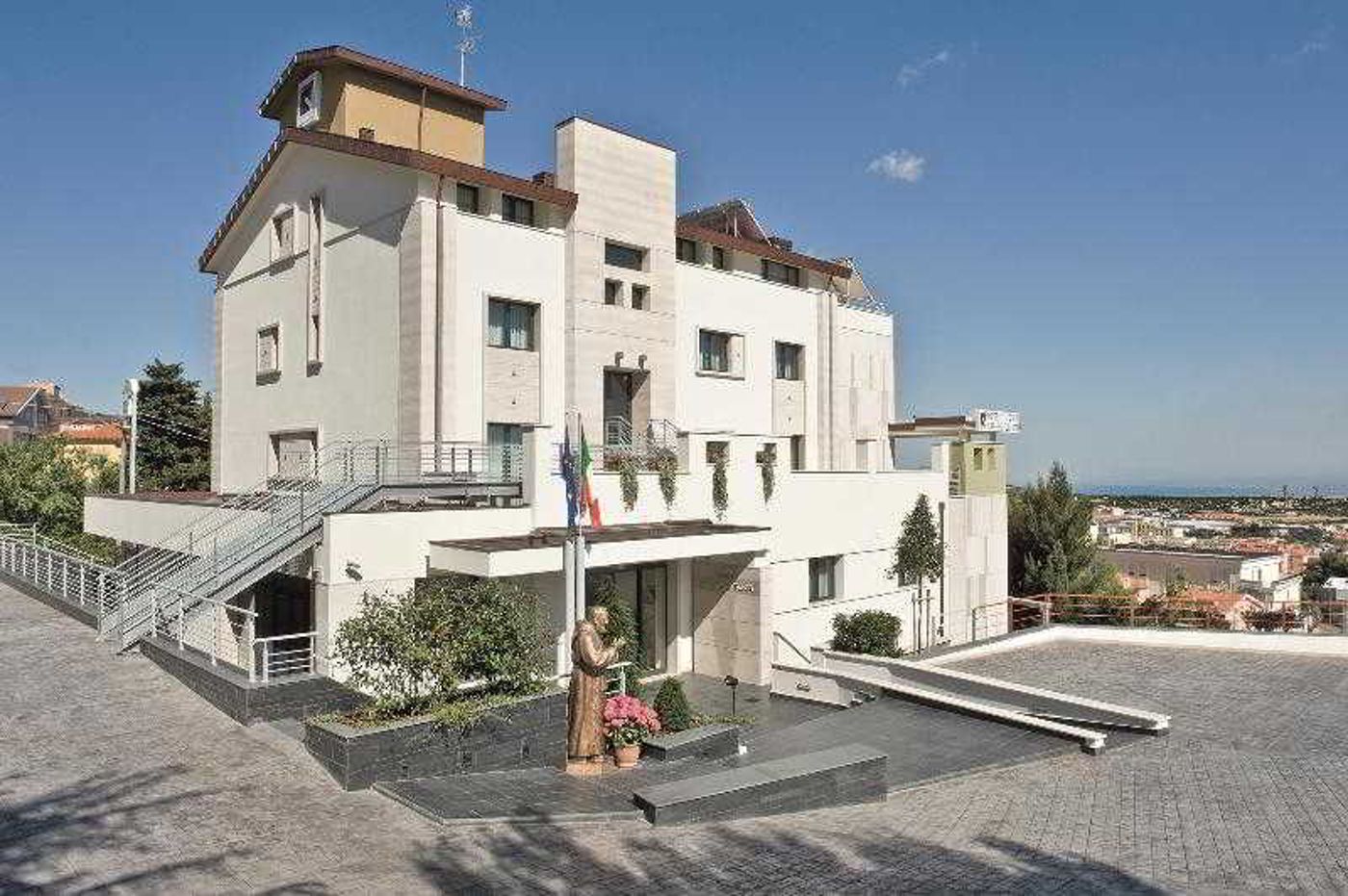 Vittoria Hotel-Italy-San Giovanni Rotondo-General view-2