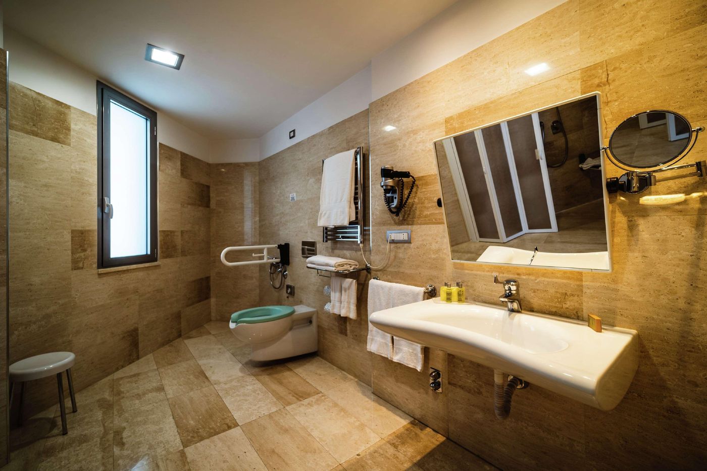 Double-Tree-by-Hilton-Hotel-Olbia-Room-37