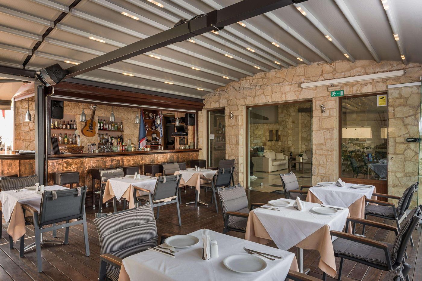 Elotis-Suites-Restaurant-51