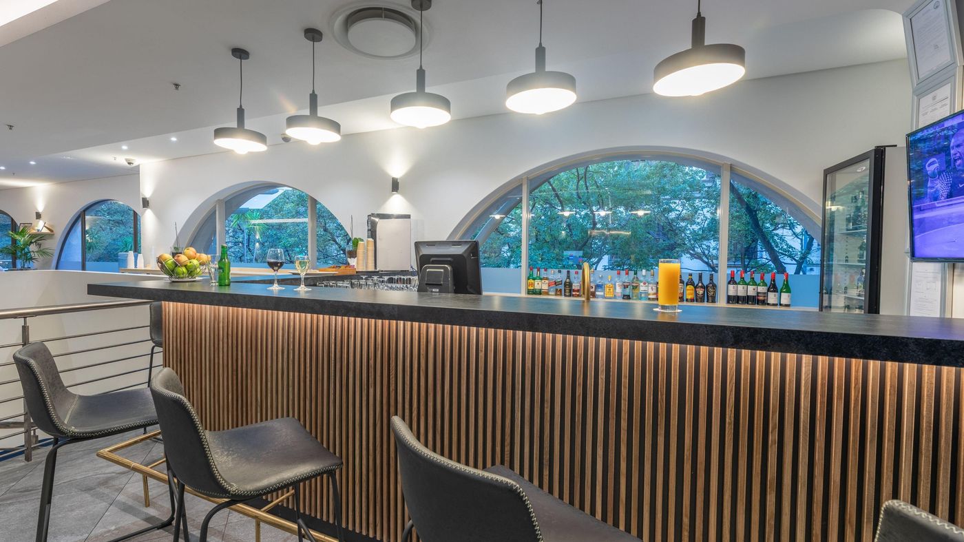 Holiday-Inn-Express-Cape-Town-City-Centre-Bar-19