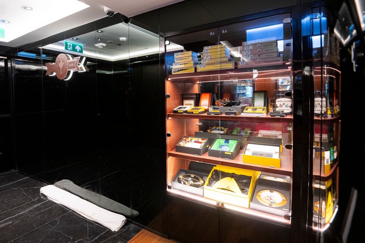 The-Salil-Hotel-Riverside-Bangkok-Bar-69