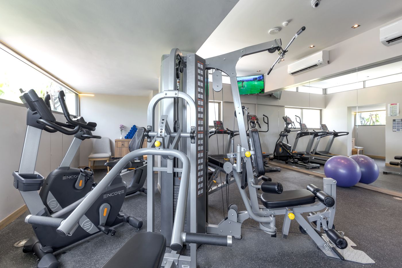 Oakwood-Hotel-Journeyhub-Phuket-Sports-and-Entertainment-33