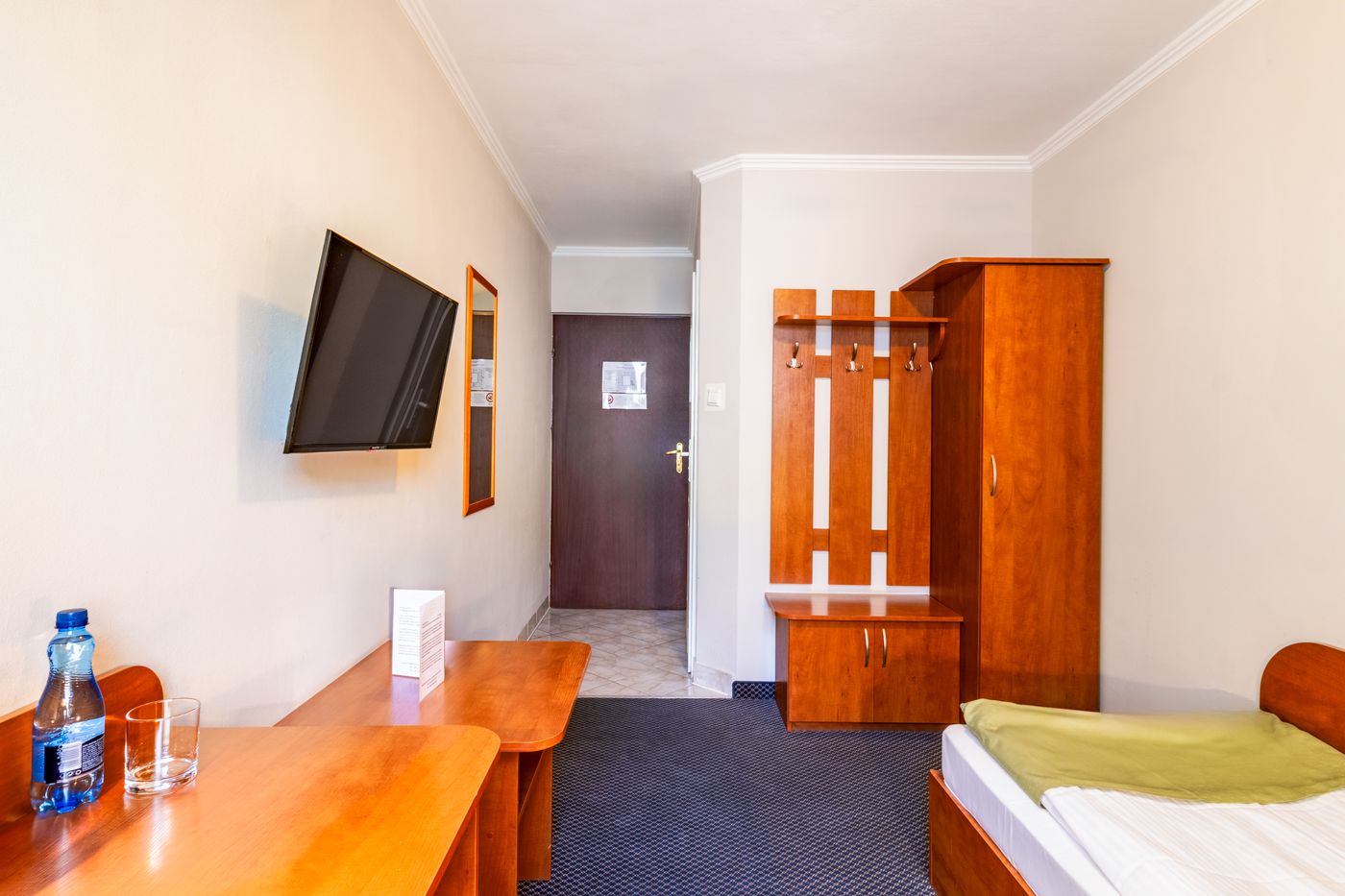 Hit-Hotel-Room-29
