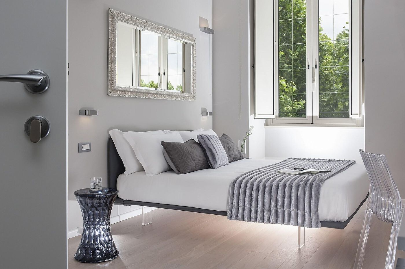 Colosseum-Corner-Room-3