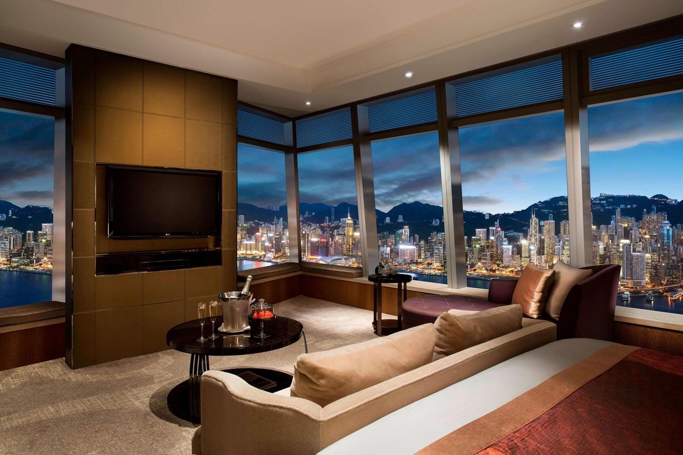 The-Ritz-Carlton--Hong-Kong-Room-39