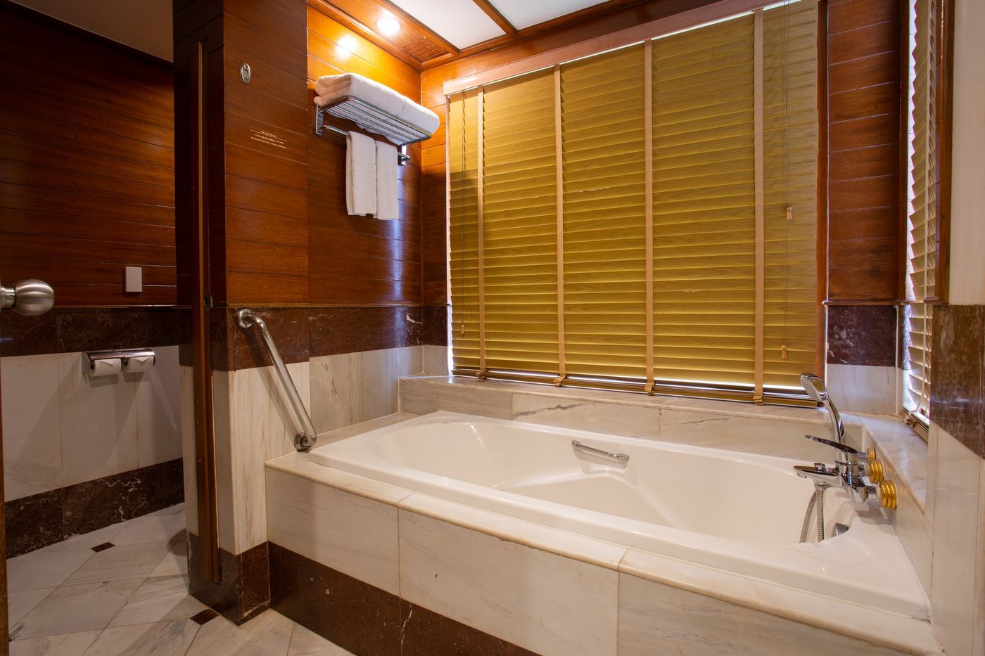 Thavorn-Beach-Village---Spa-Room-70