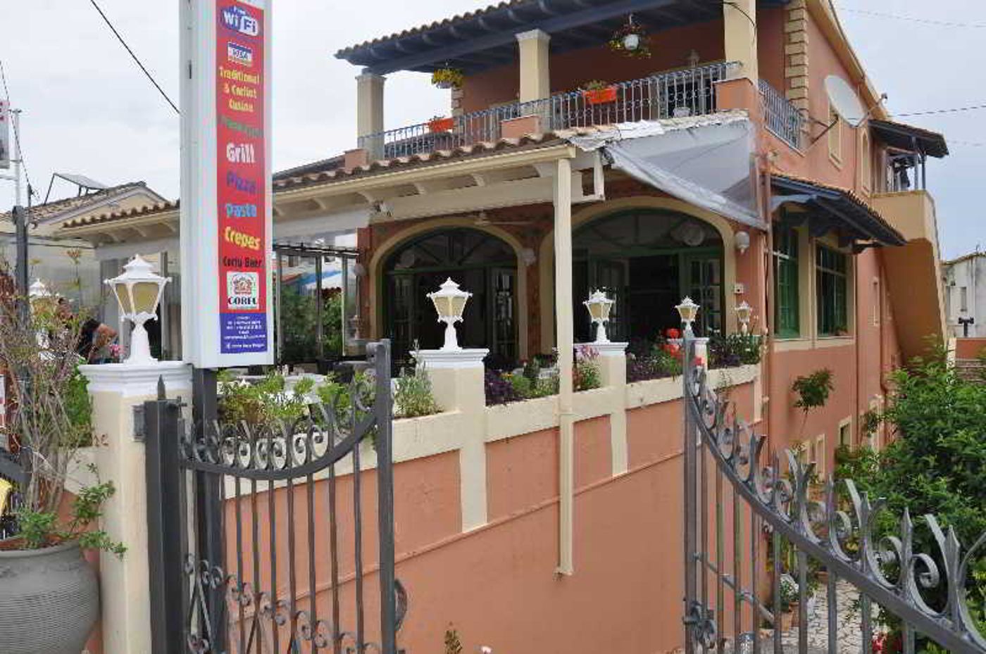 Barbayiannis-Studios-Room-8