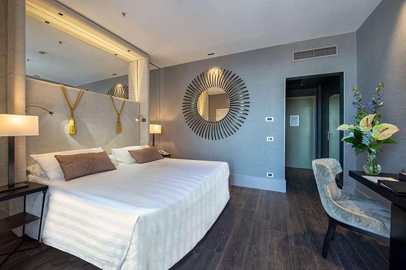 Sina-Bernini-Bristol--Autograph-Collection-Room-49