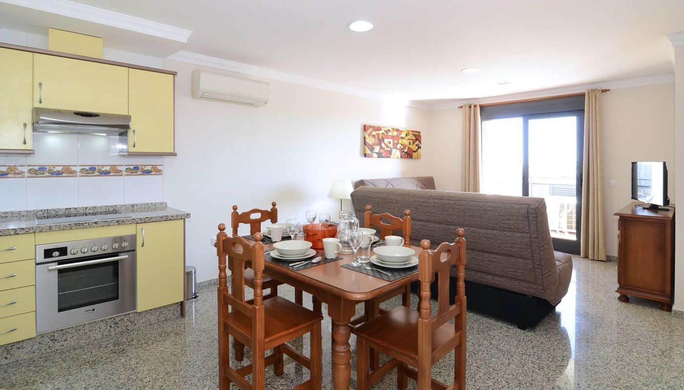 Apartamentos-Nuria-Sol-Room-14