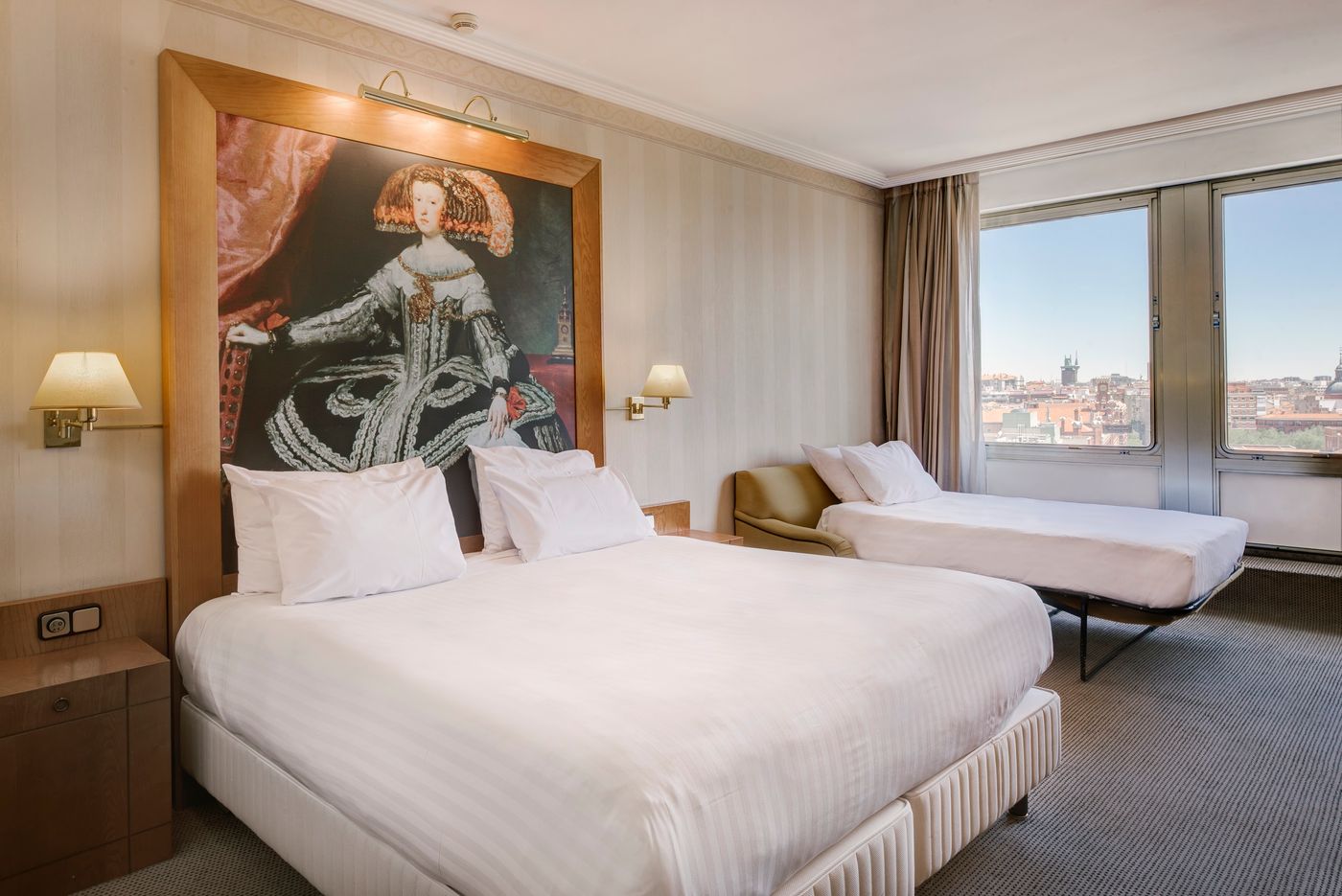 Courtyard-Madrid-Princesa-Room-35