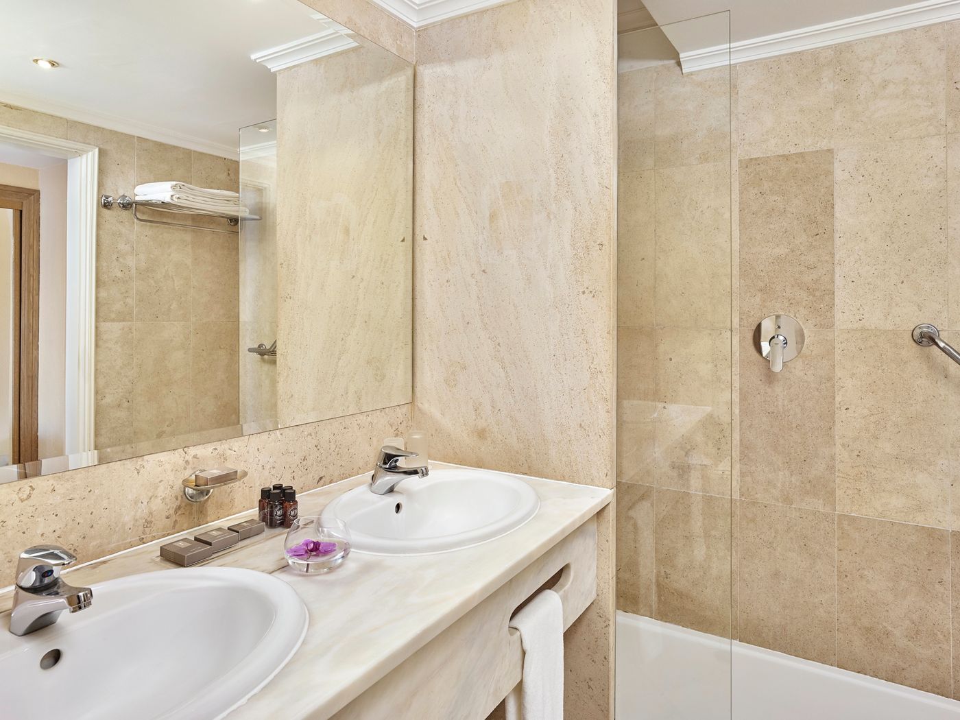 Ria-Park-Garden-Room-22