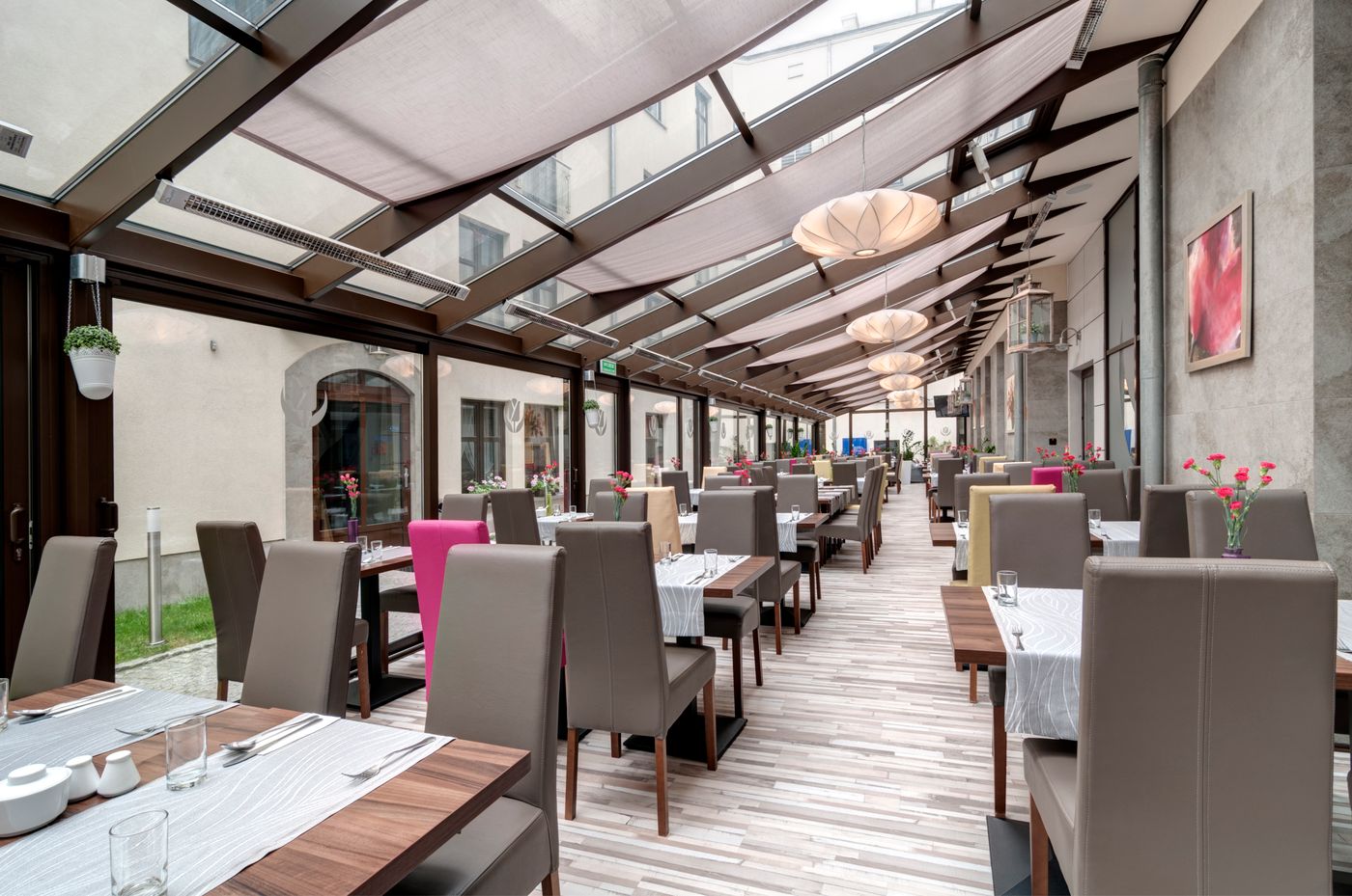 Golden-Tulip-Krakow-City-Center-Restaurant-36