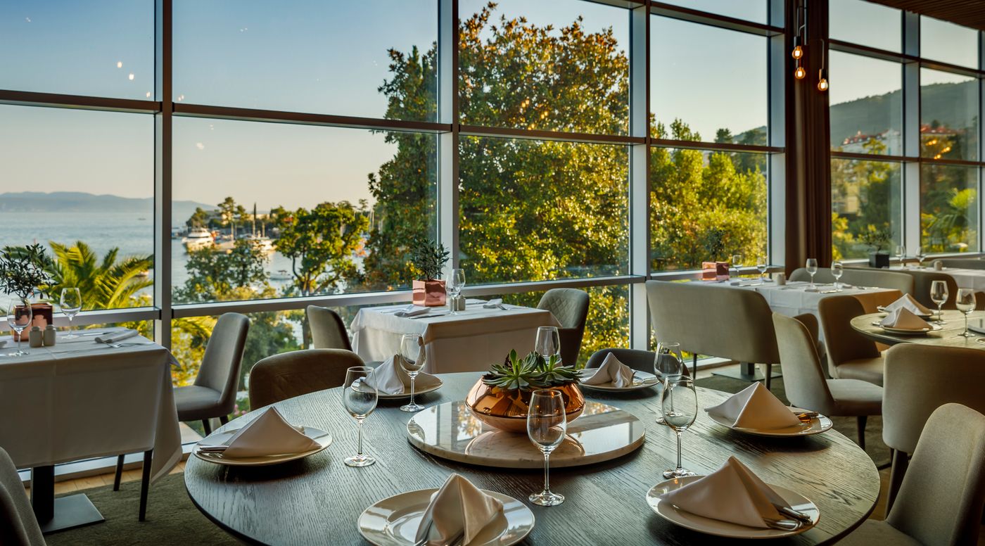 Remisens-Premium-Hotel-Ambasador-Restaurant-40