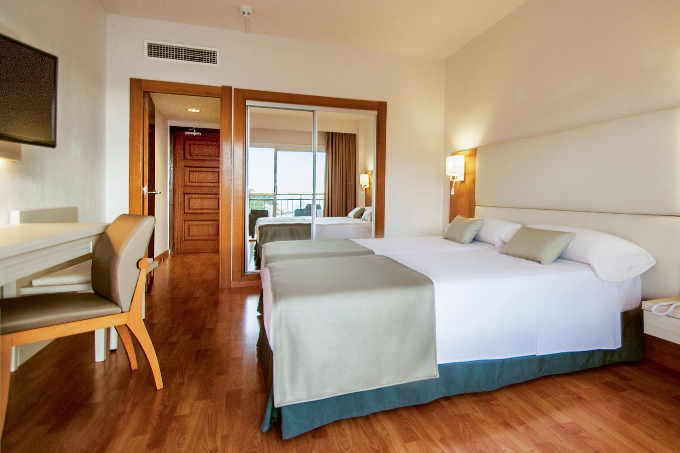 Globales Cala Viñas - Adults Only