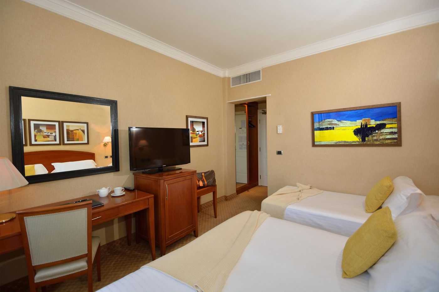 LH-Hotel-Lloyd-Rome-Room-23