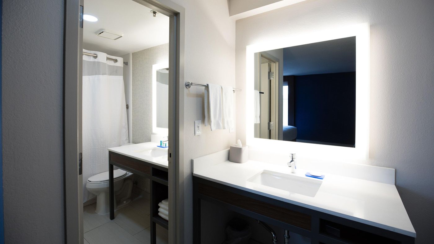 Holiday Inn Express Nashville Downtown - Broadway-United States-NASHVILLE-Room-10