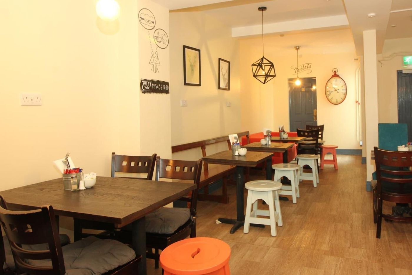 Tom-Dick-and-Harriet-s-Restaurant-9