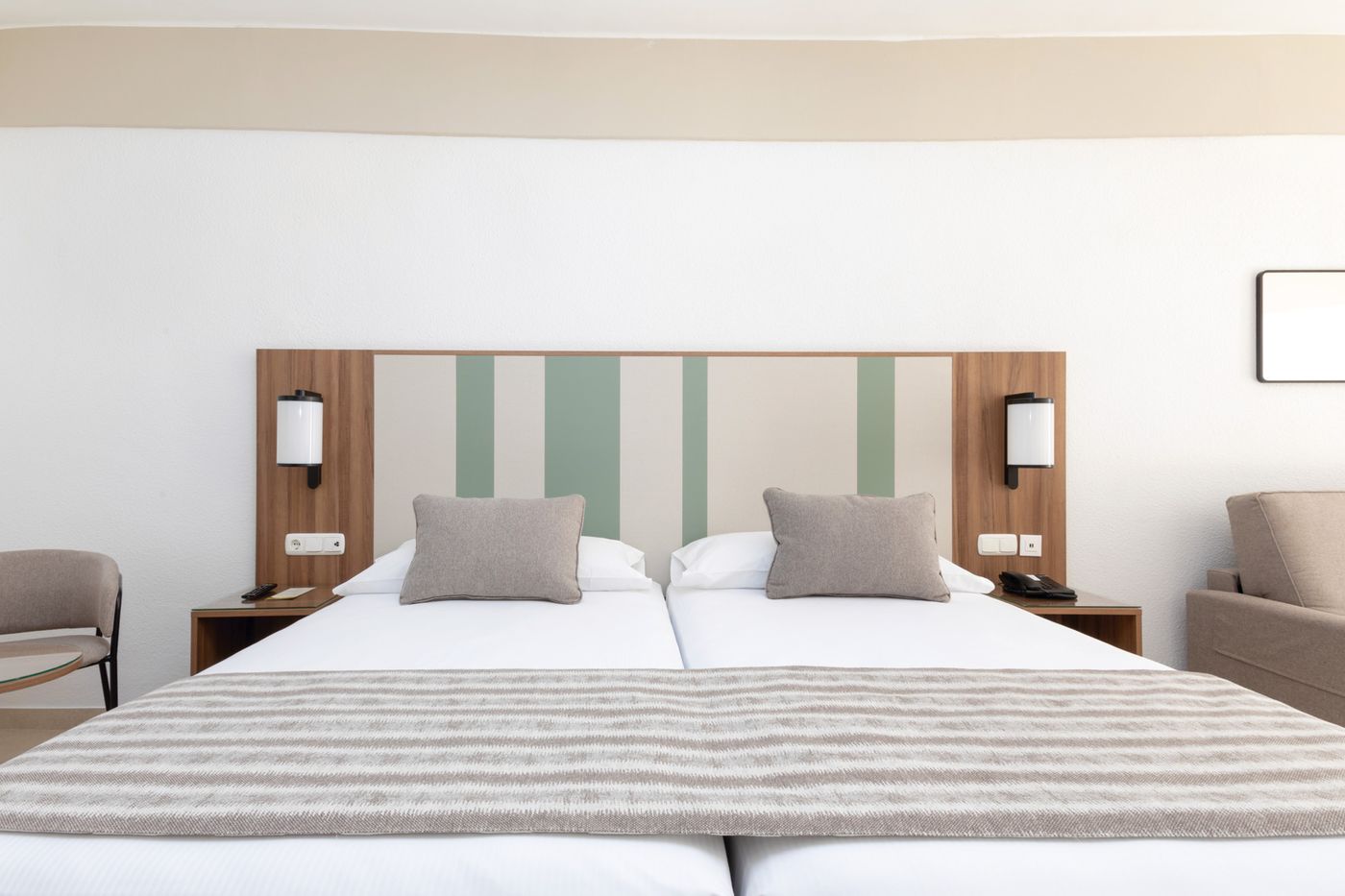 Club-Hotel-Riu-Paraiso-Lanzarote-Resort-Room-33