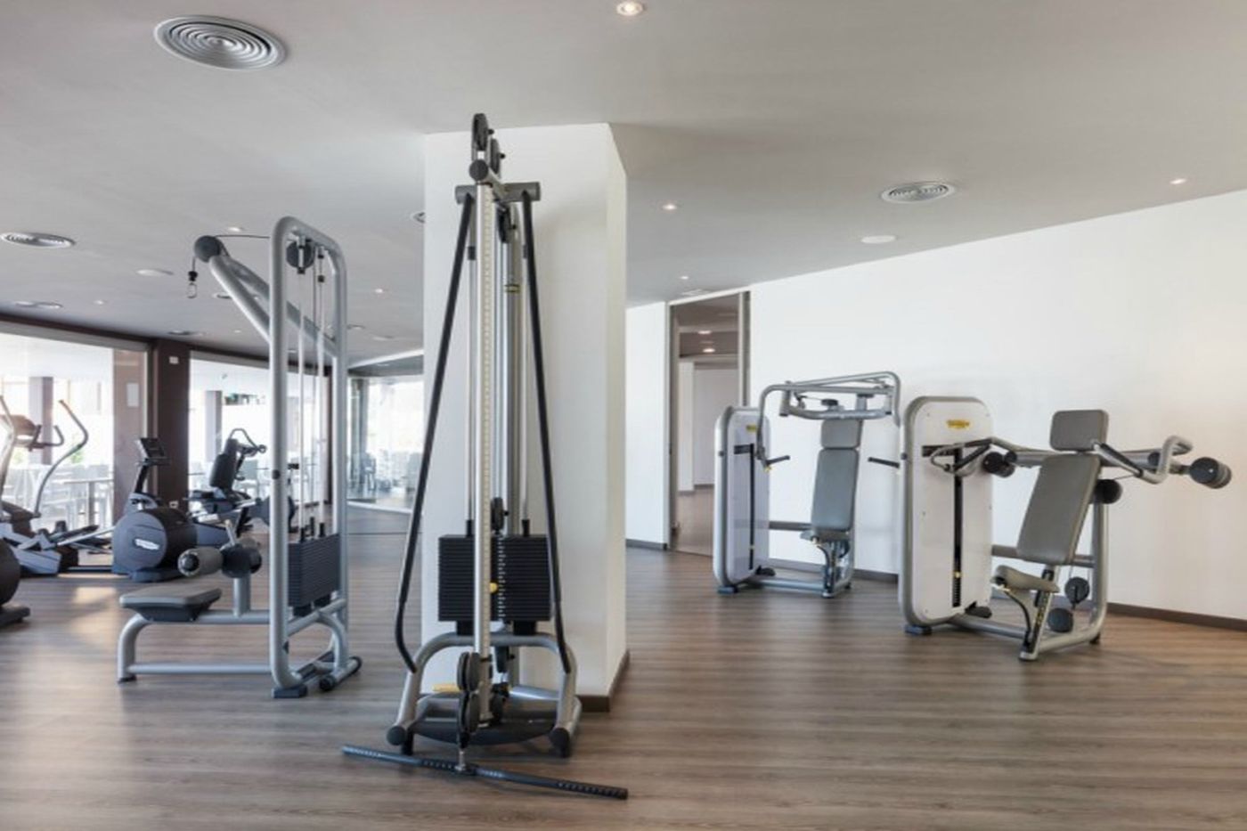 Axel-beach-Ibiza---Adults-Only-Sports-and-Entertainment-34