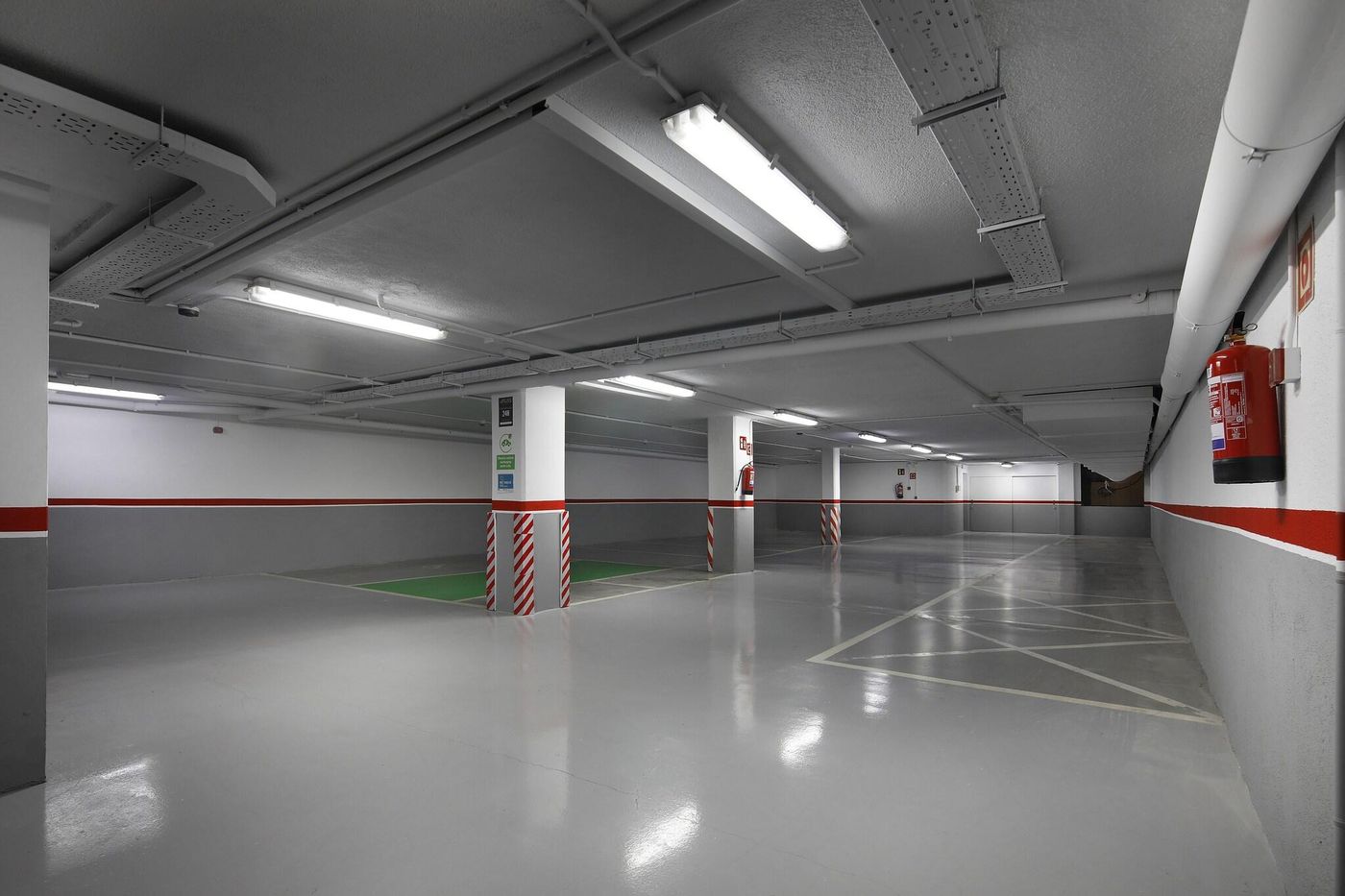 Hispanos 7 Suiza Apartament-Restaurant-Spain-Barcelona-General view-3