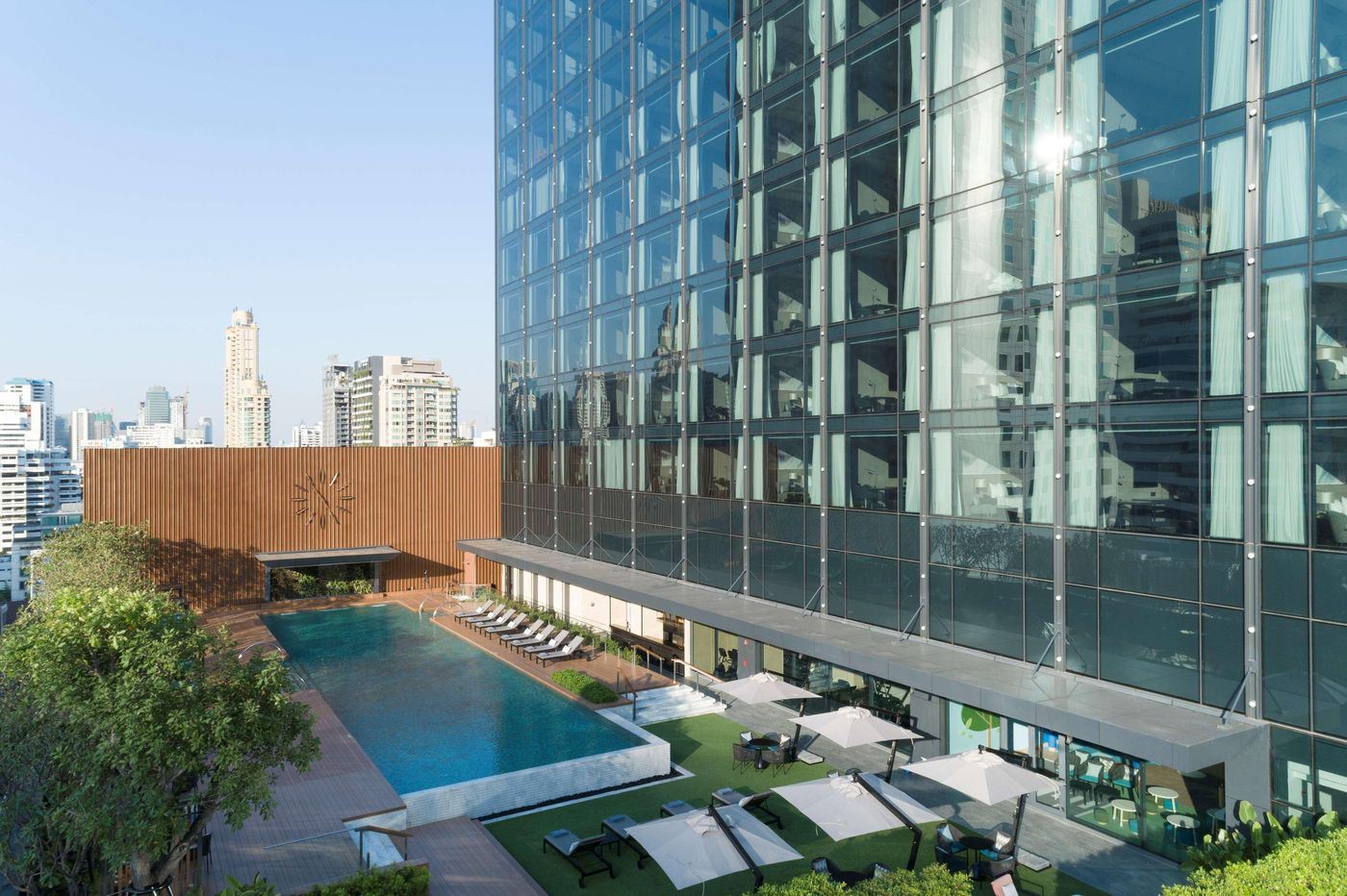 Carlton-Hotel-Bangkok-Sukhumvit-Pool-66