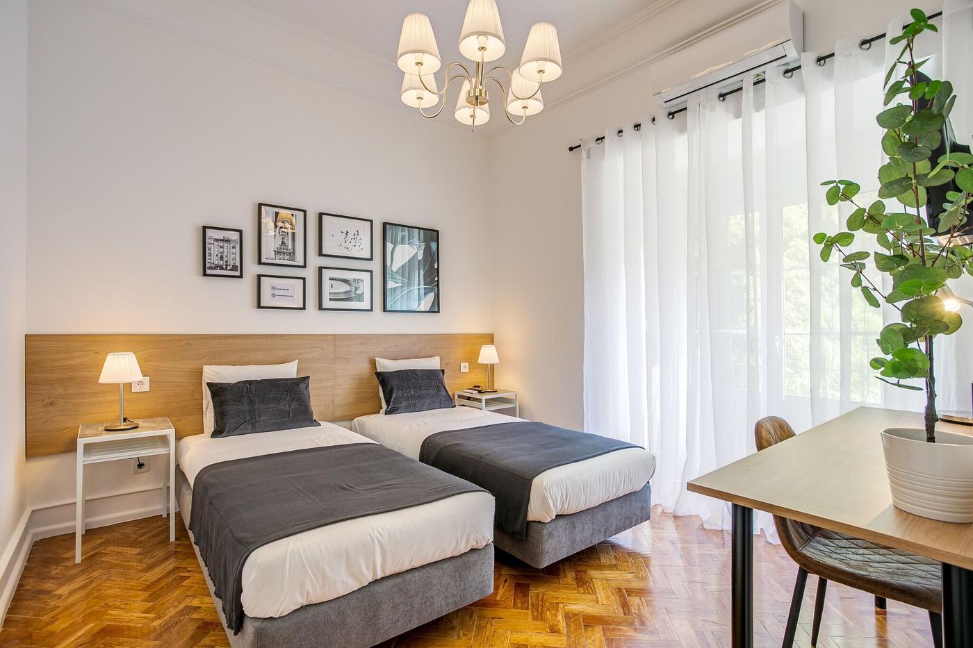 Home-Out-Rooms---Apartments-Room-6