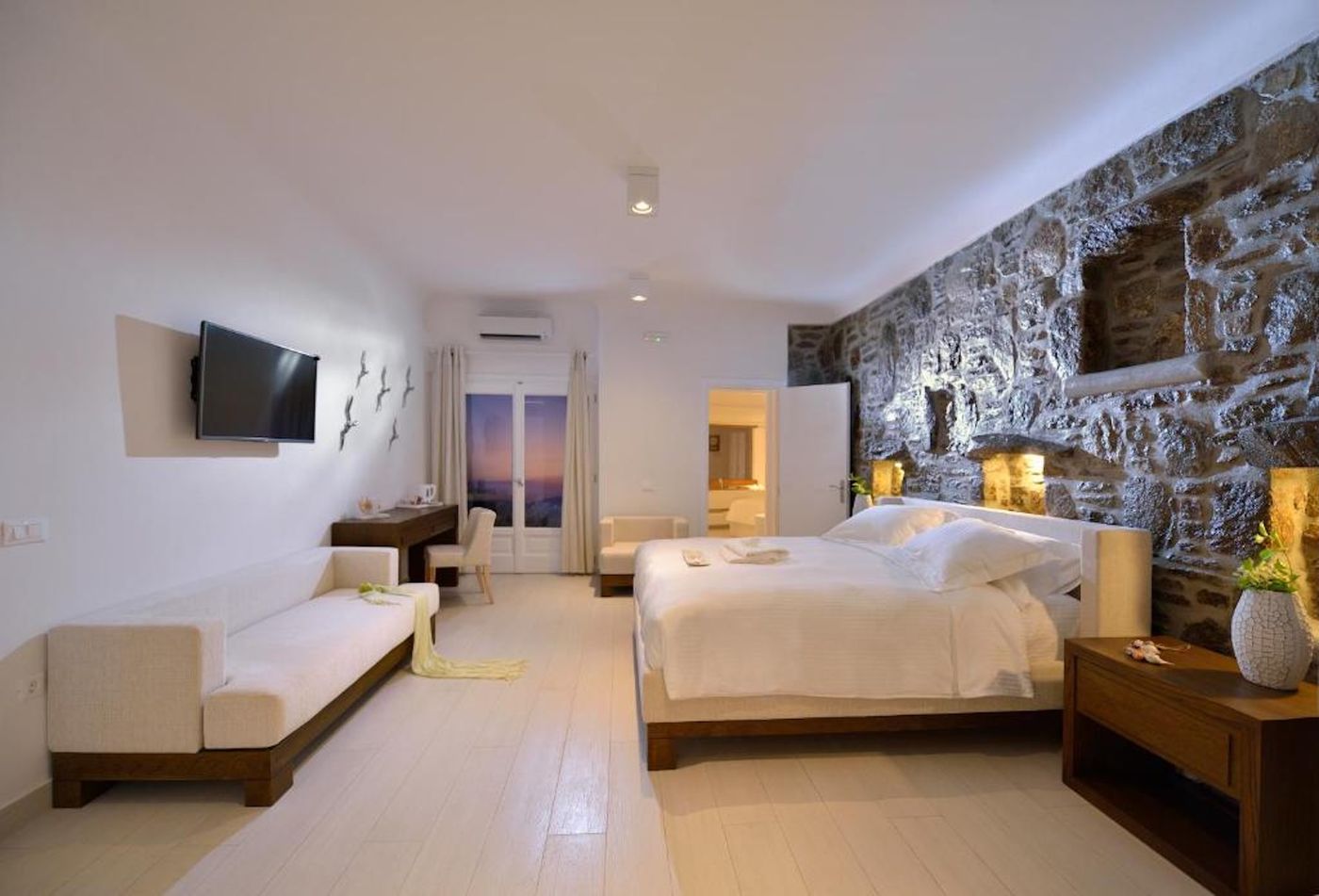 Saint-John-Hotel-Villas---Spa-Room-47