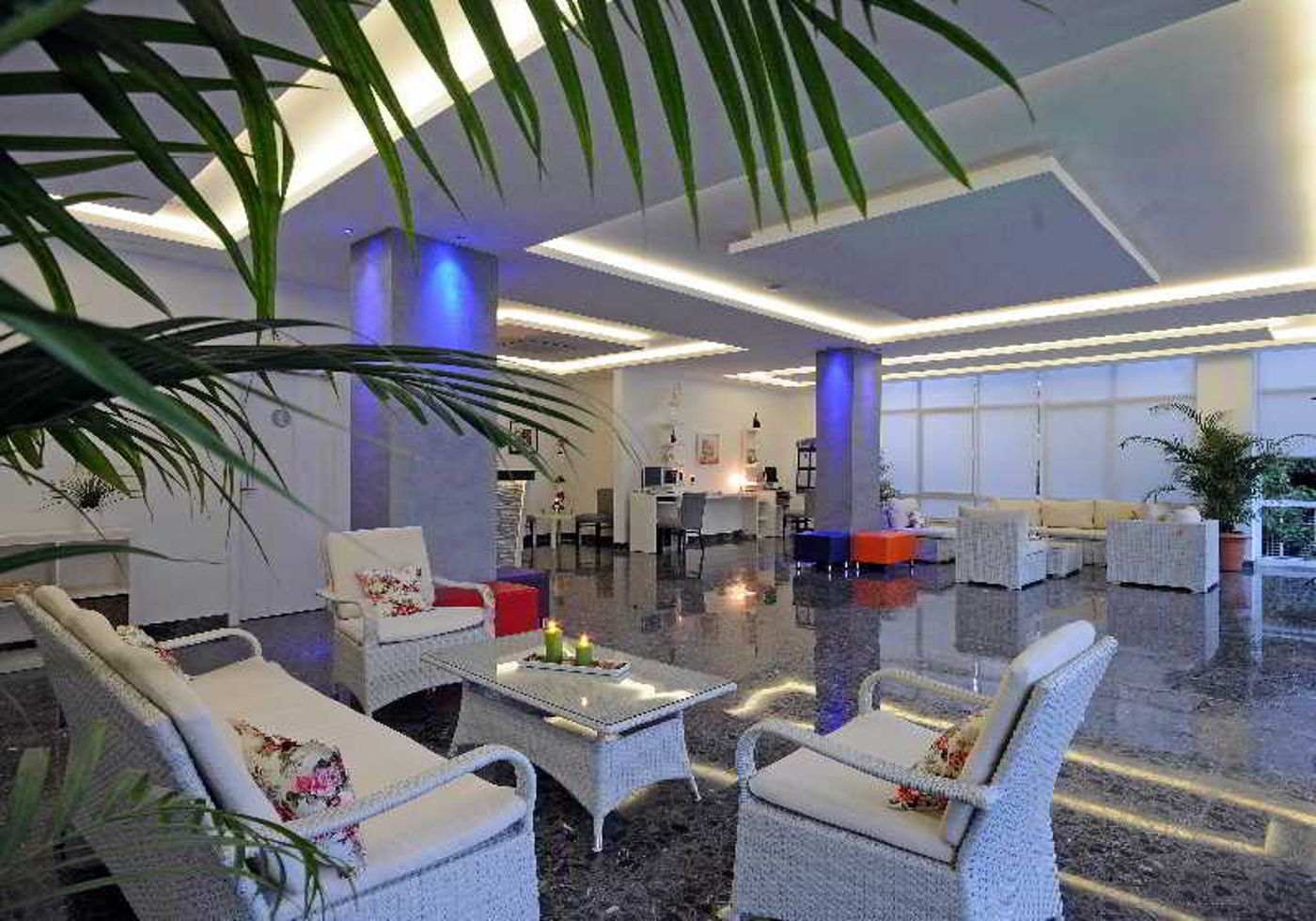 Blue-Palace-Hotel-Lobby-26