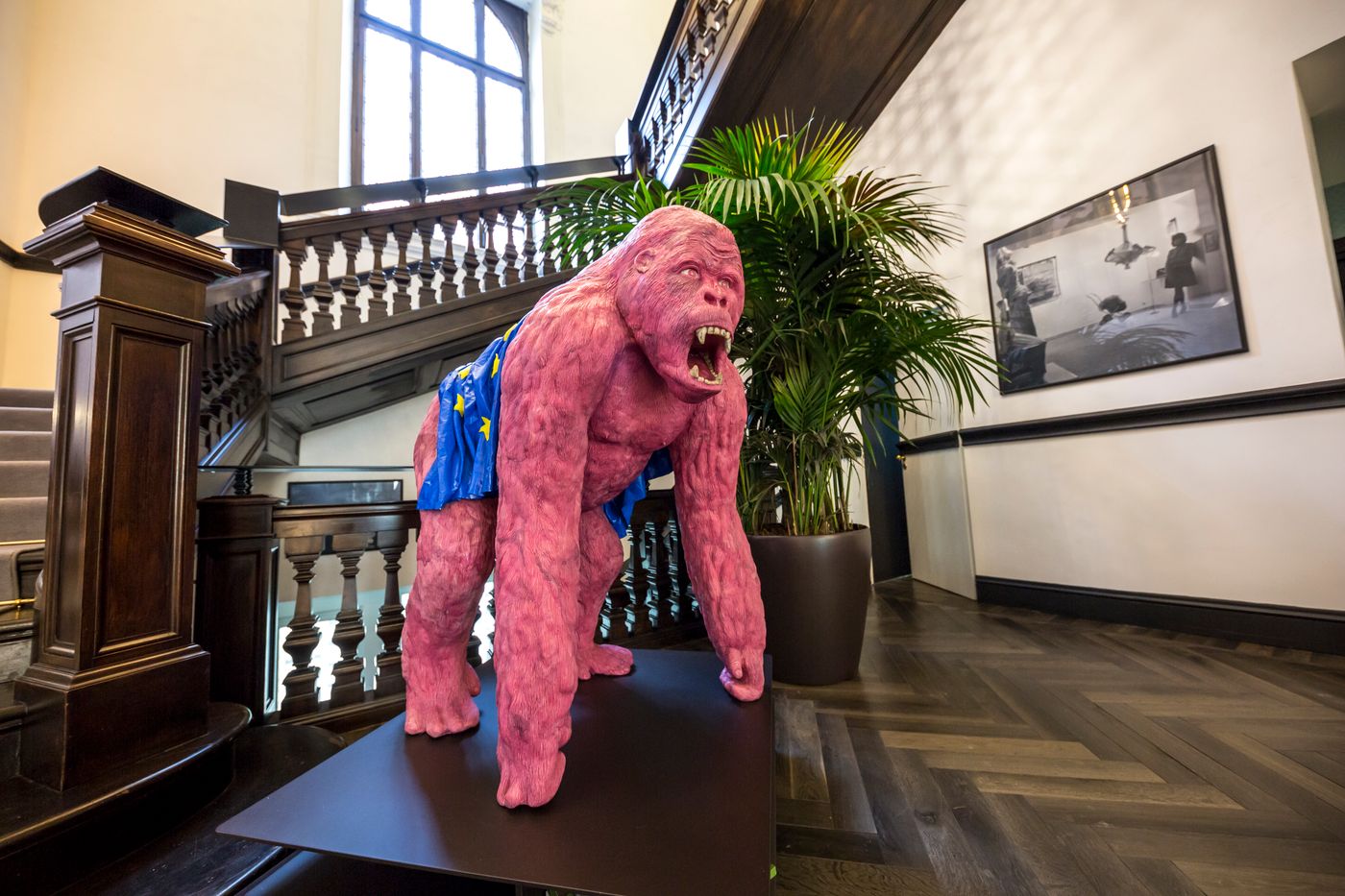 The-H-All-Tailor-Suite-Roma-Lobby-14