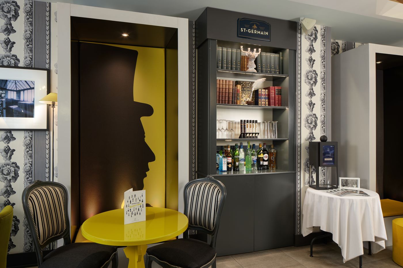 Les-Plumes-Hotel-Lobby-7