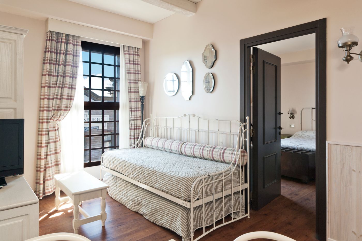 PortAventura-Hotel-Gold-River---Theme-Park-Room-27