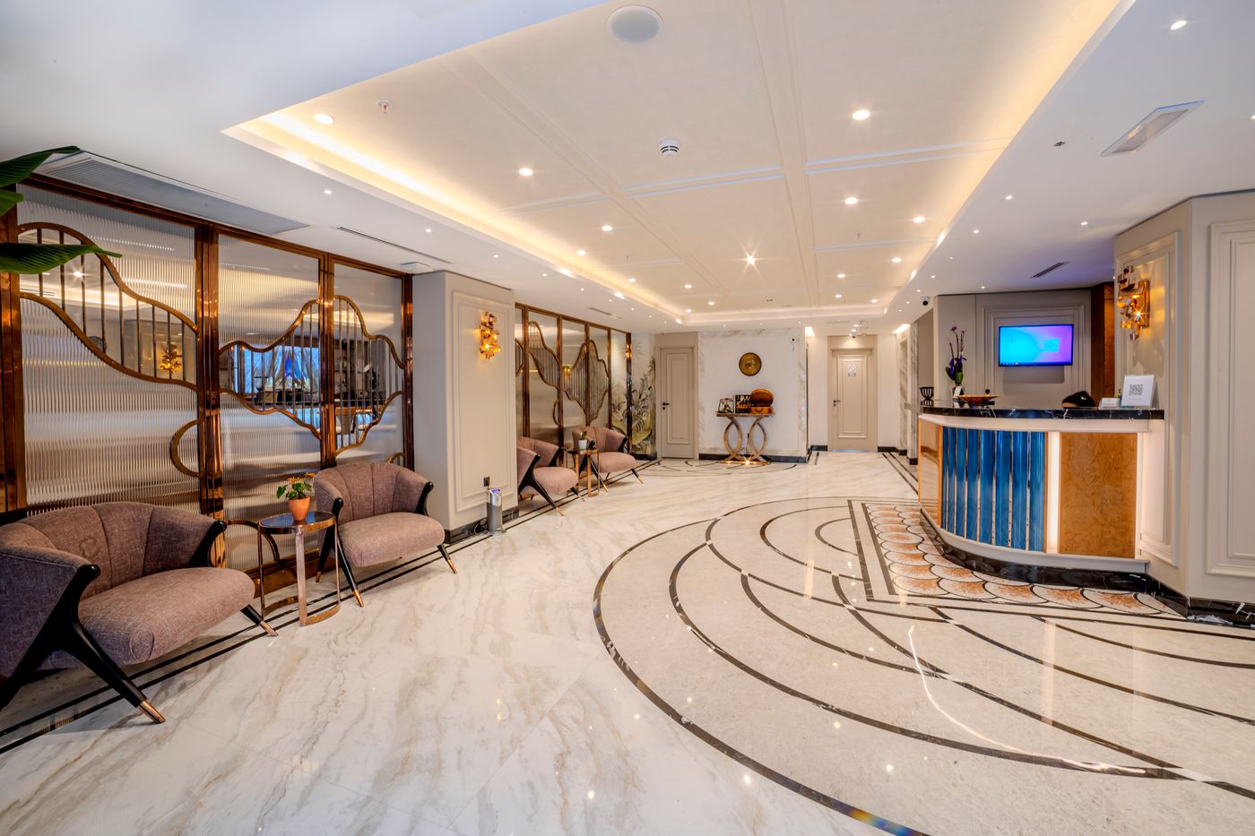 Grand-Hilarium-Hotel-Lobby-9