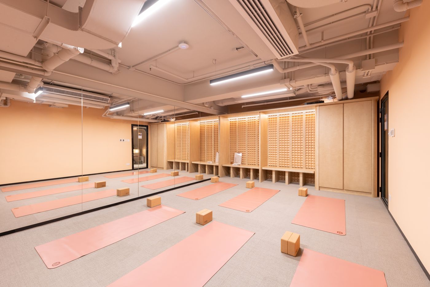 Dash-Living-On-Prat-Sports-and-Entertainment-36