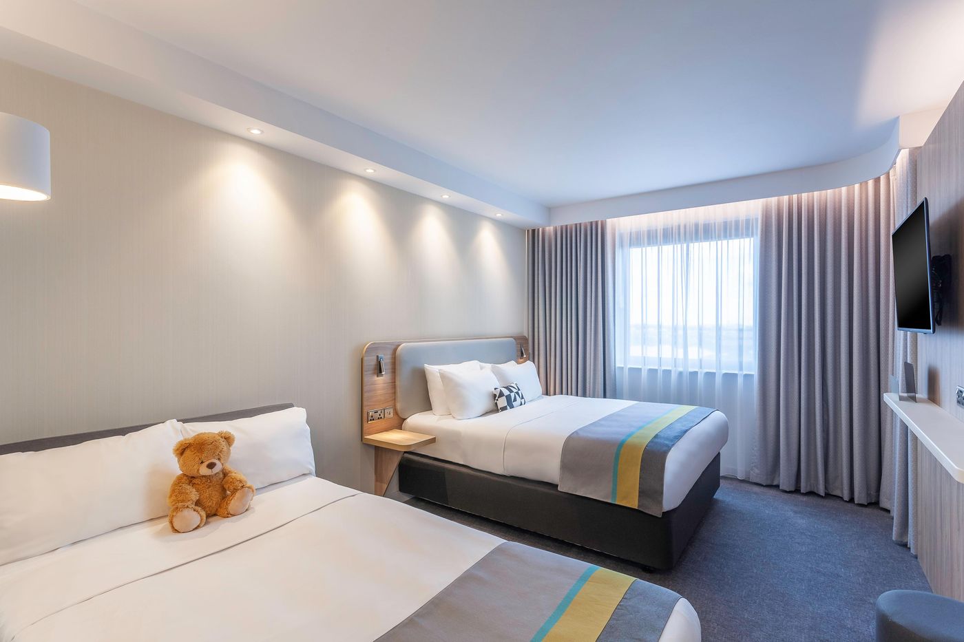 Holiday-Inn-Express-Hotel-Dublin-Airport-Room-22