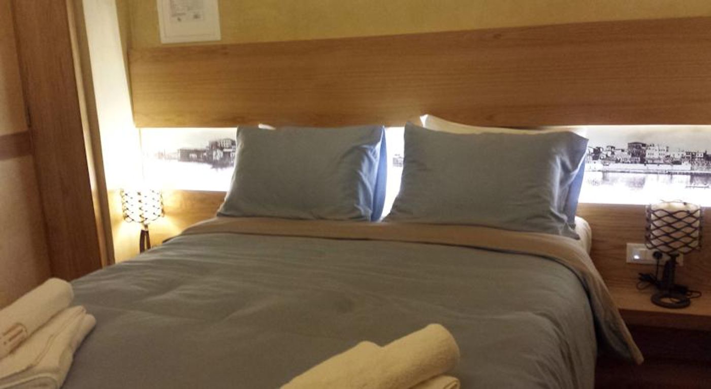 Korifi Suites Art Hotel