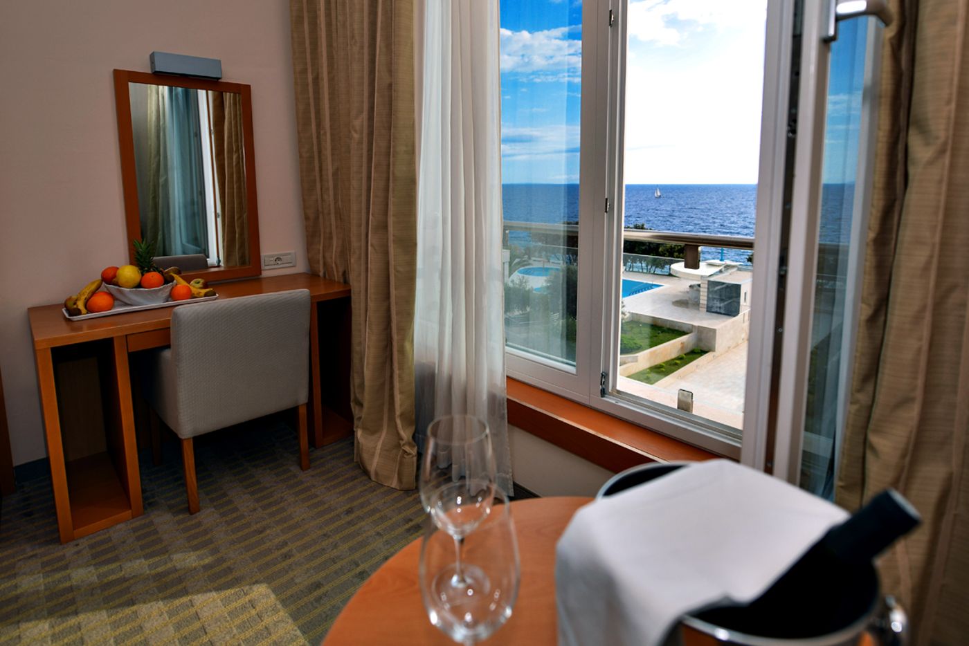 Luna-Island-Hotel-Room-30