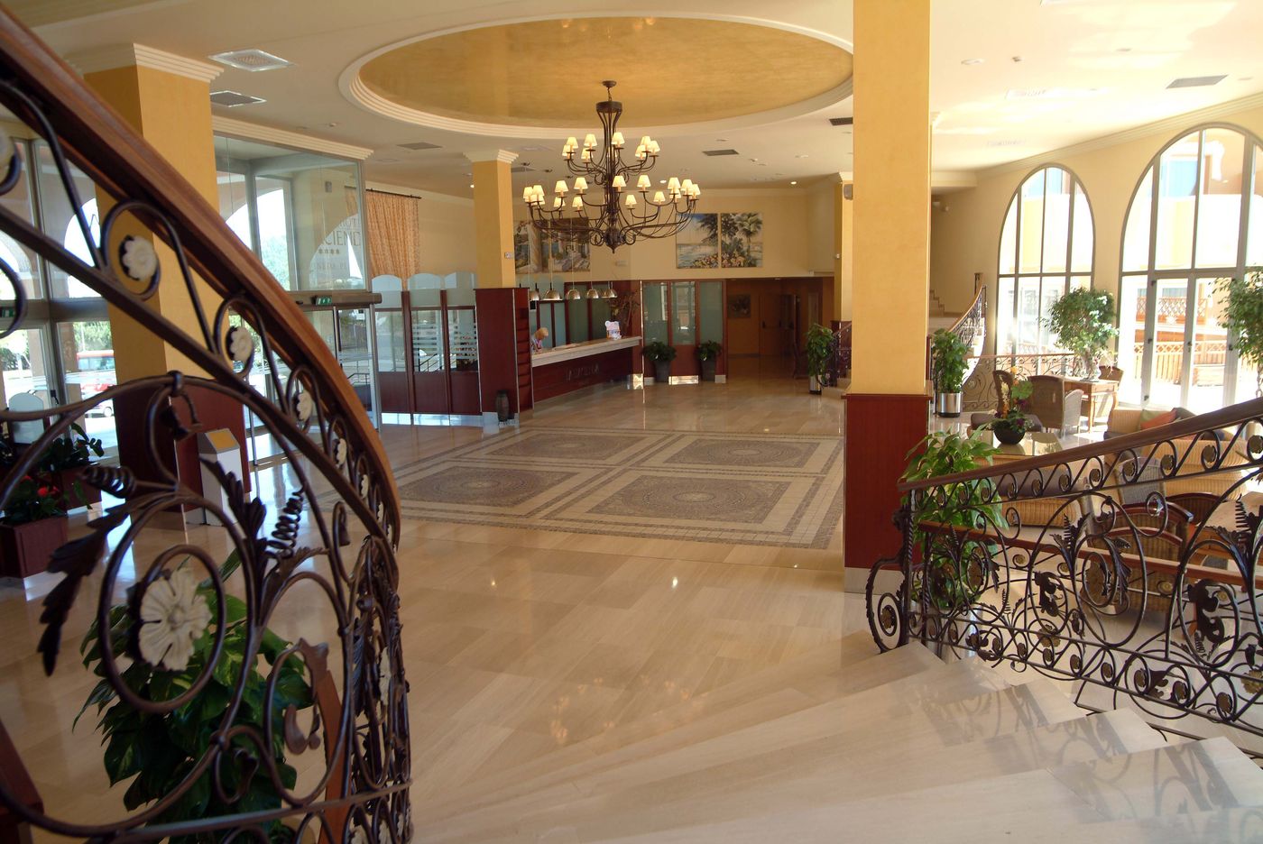 Ohtels-La-Hacienda-Lobby-45