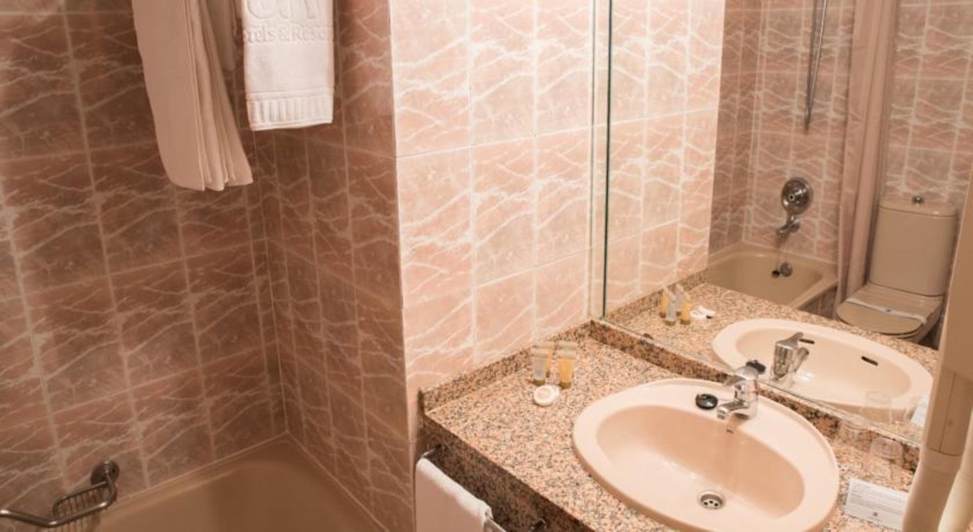 AR-Roca-Esmeralda---Spa-Room-22