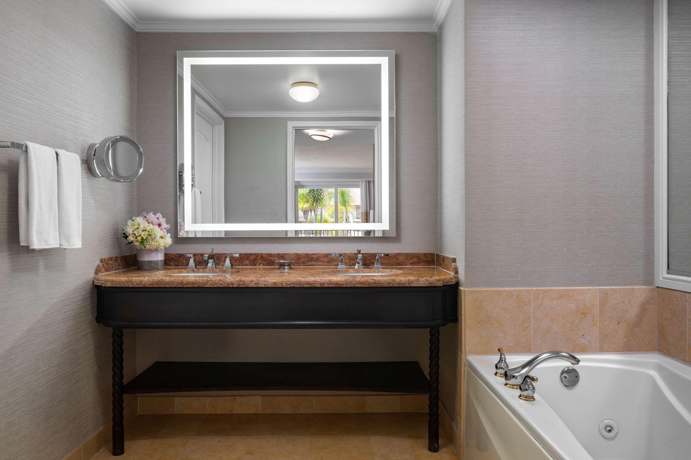 Hyatt-Regency-Huntington-Beach-Room-36