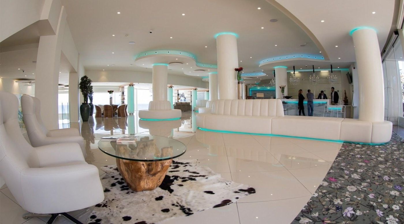 Onhotels-Ocean-Front-Lobby-52