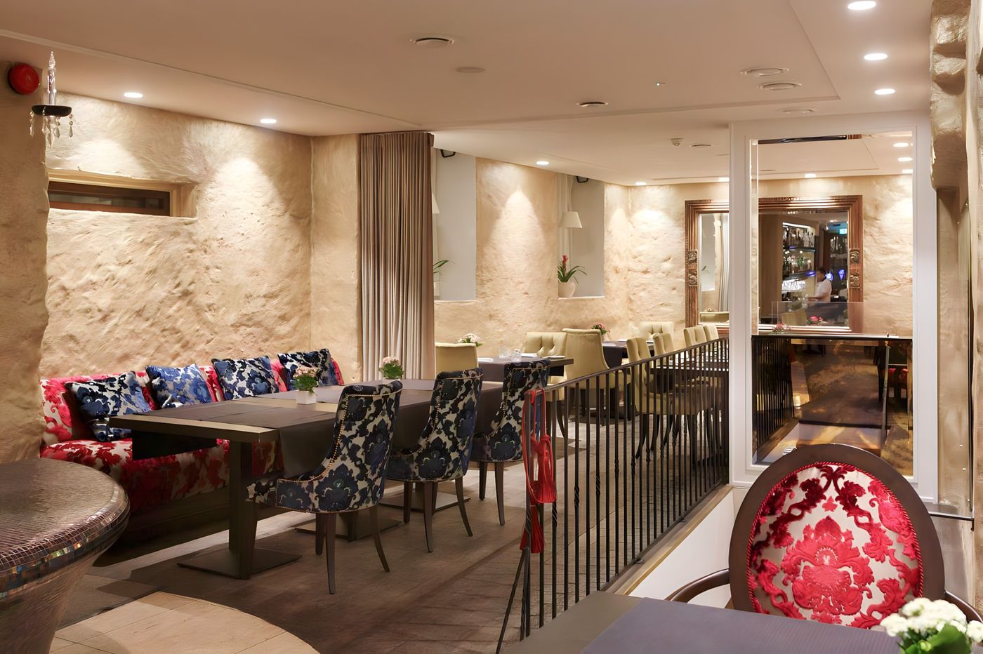 Rixwell-Collection-Savoy-Boutique-Hotel-Bar-4