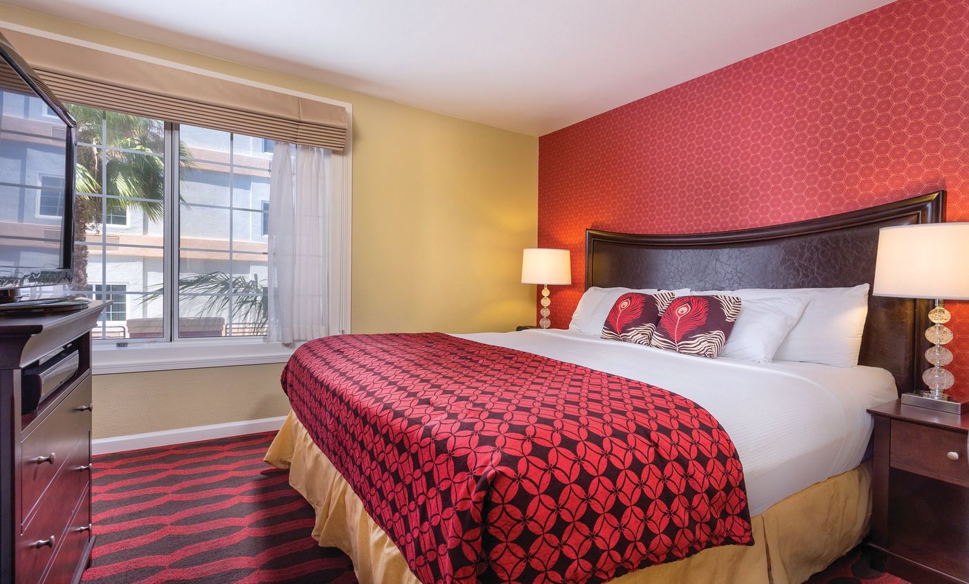 Peacock-Suites-Room-4