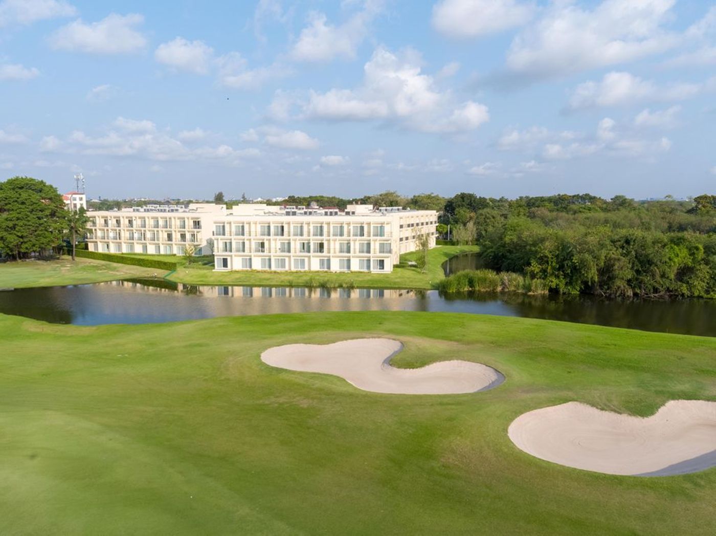 Eastin-Thana-City-Golf-Resort-Bangkok-Room-4