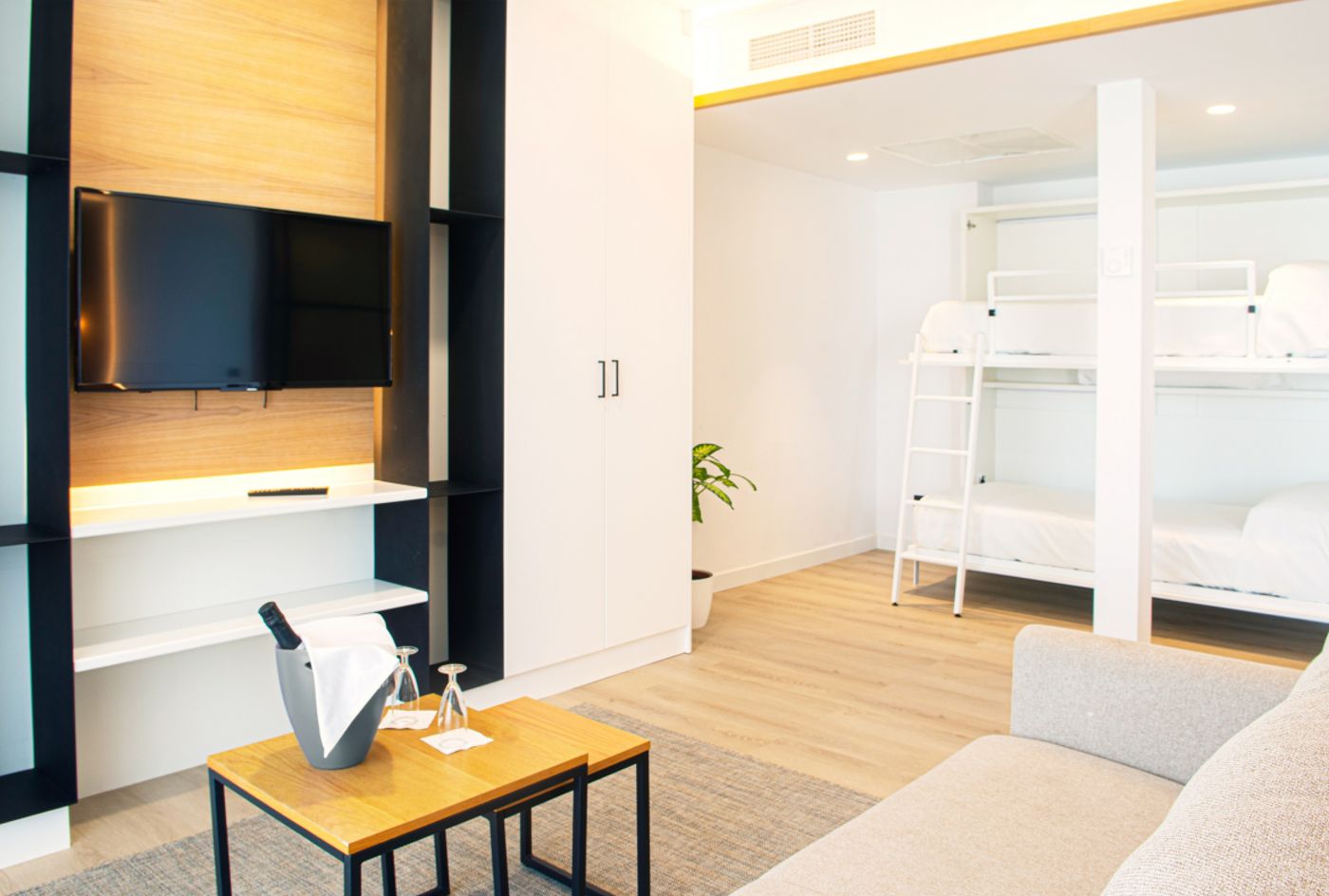 08.05.25 Club Aguamarina