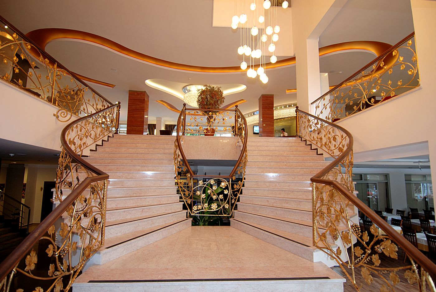Grand-Okan-Hotel-Lobby-32