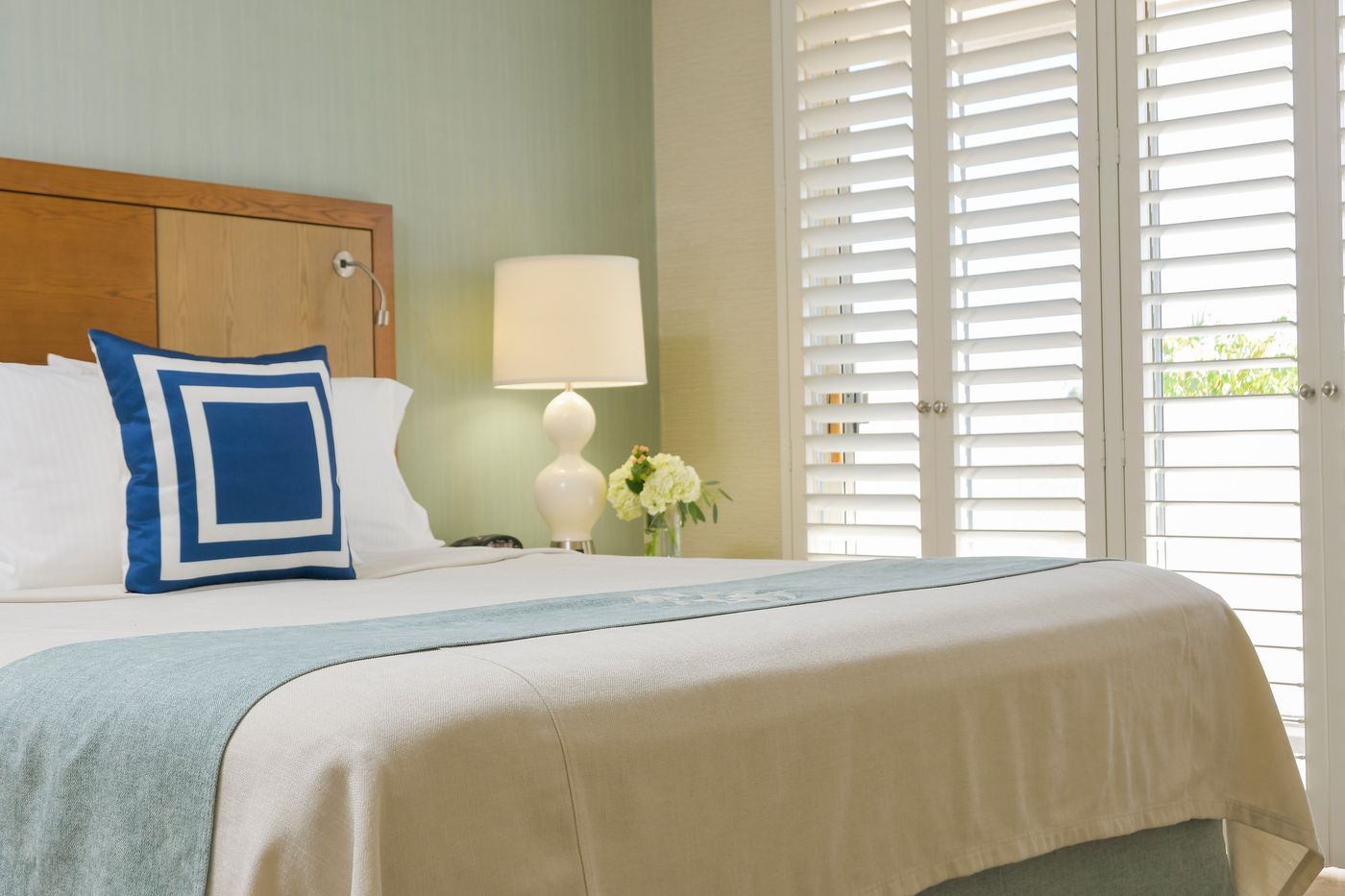 Gateway-Hotel-Santa-Monica-Room-17