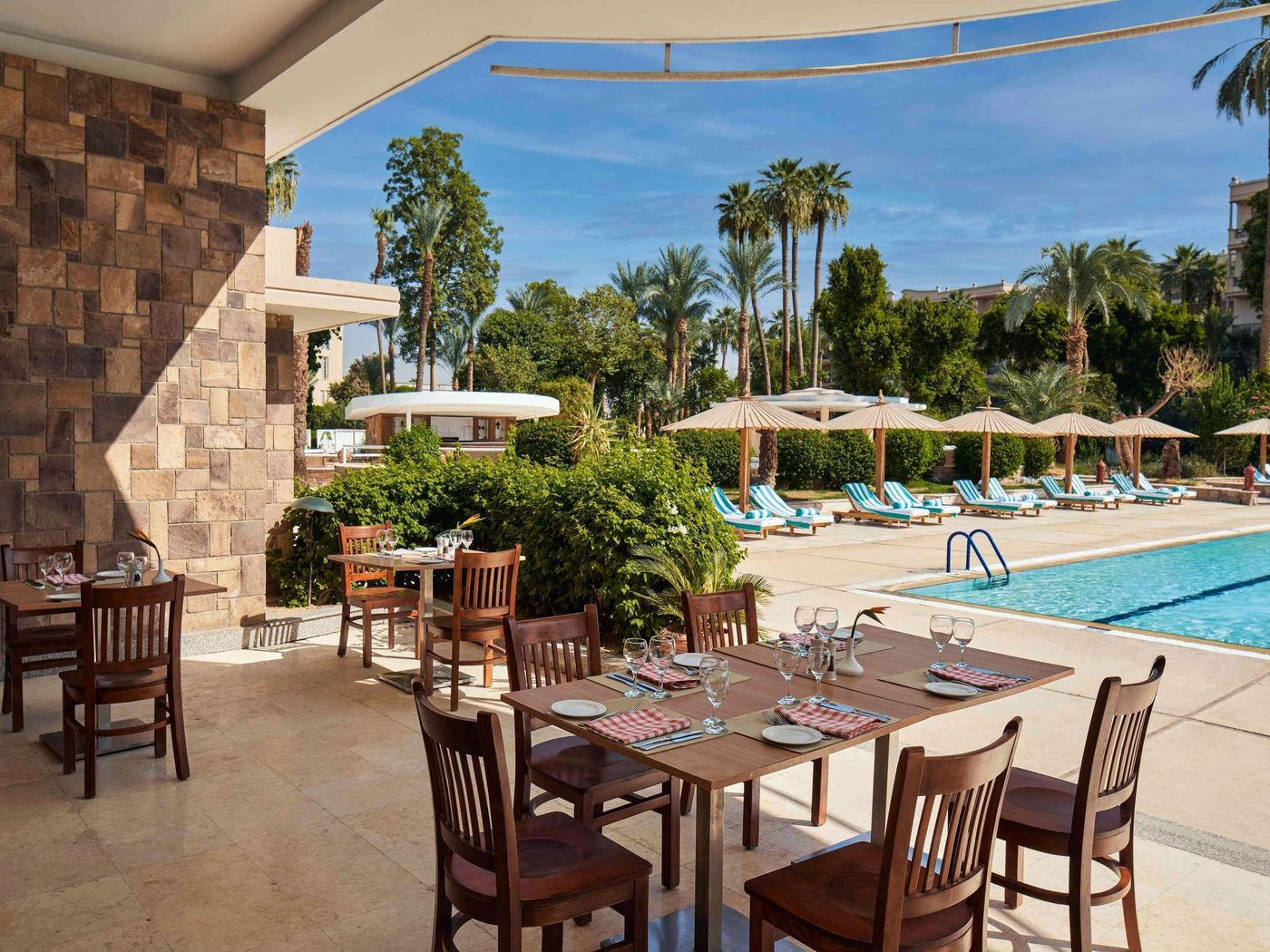 Pavillon-Winter-Luxor-Bar-32