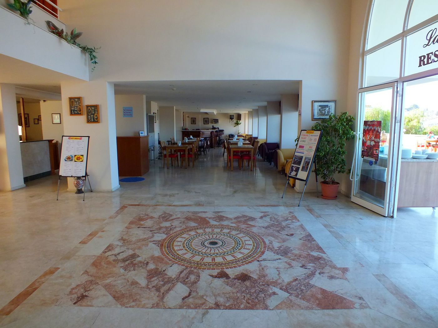 Tuntas-Family-Suites-Kusadasi-Lobby-38